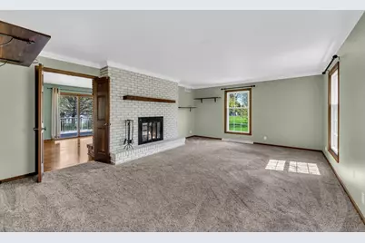 7  Sprucewood Ct, Racine, WI 53402 - Photo 5