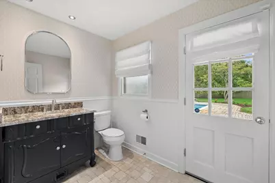 2212 W Sunnydale Ln, Mequon, WI 53092 - Photo 21