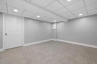 2212 W Sunnydale Ln, Mequon, WI 53092 - Photo 35