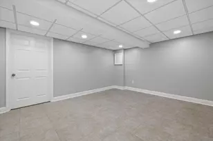 2212 W Sunnydale Ln, Mequon, WI 53092 - Photo 35