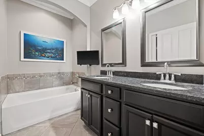 204  Oak Hill Cir, Racine, WI 53105 - Photo 9