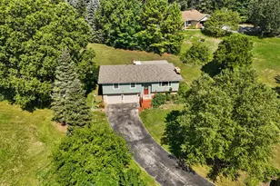 W293S3017 Ancestral Dr, Genesee, WI 53188 - Photo 3