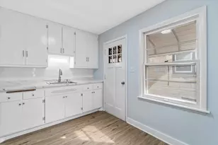 2101 W Fairmount Ave, Milwaukee, WI 53209 - Photo 7