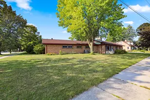 1310 Fairmont Ln, Manitowoc, WI 54220 - Photo 51