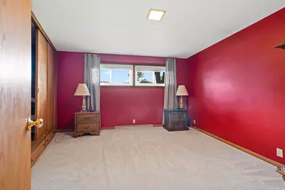 1310  Fairmont Ln, Manitowoc, WI 54220 - Photo 35
