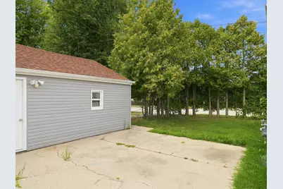 904  Raton Ct, Manitowoc, WI 54220 - Photo 15
