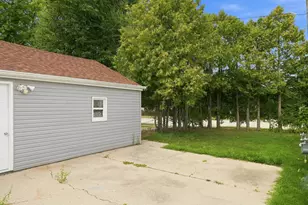 904 Raton Ct, Manitowoc, WI 54220 - Photo 15