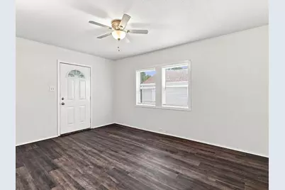 904  Raton Ct, Manitowoc, WI 54220 - Photo 3