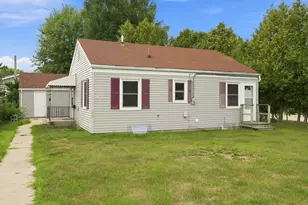 904 Raton Ct, Manitowoc, WI 54220 - Photo 1