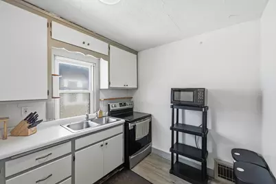 1357 S 90th St, West Allis, WI 53214 - Photo 7