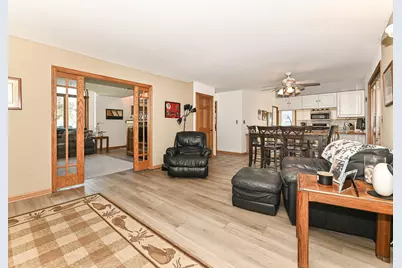 1513  Blakewood Ct, South Milwaukee, WI 53172 - Photo 9