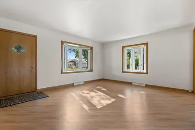 2329 N 115th St, Wauwatosa, WI 53226 - Photo 5