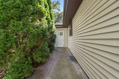 2329 N 115th St, Wauwatosa, WI 53226 - Photo 25