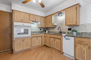 2329 N 115th St, Wauwatosa, WI 53226 - Photo 9