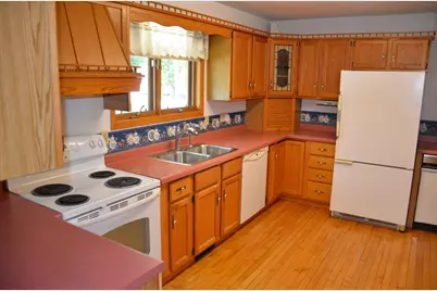 414  8th St, La Crescent, MN 55947 - Photo 5