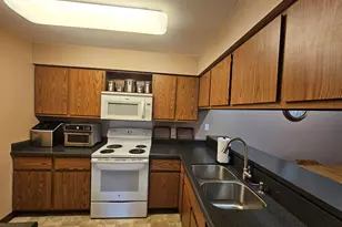 W169N11054 Ashbury Ln, Germantown, WI 53022 - Photo 7