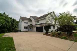 3207 S Ridge Crest Ct, New Berlin, WI 53151 - Photo 5
