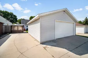 2560 S 71st St, Milwaukee, WI 53219 - Photo 15