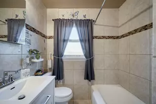 2560 S 71st St, Milwaukee, WI 53219 - Photo 9