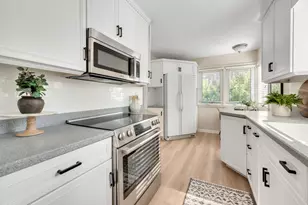 6261 N Bay Ridge Ave, Whitefish Bay, WI 53217 - Photo 7