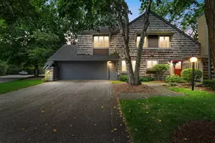 92 Woodfield Ct, Racine, WI 53402 - Photo 1