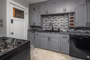 6118 W Wisconsin Ave, Wauwatosa, WI 53213 - Photo 13