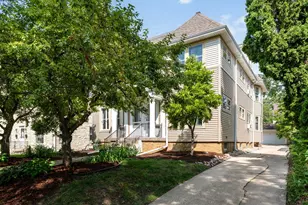 6118 W Wisconsin Ave, Wauwatosa, WI 53213 - Photo 3