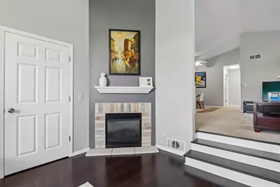 6877 S Rolling Meadows Ct #202, Oak Creek, WI 53154 - Photo 5