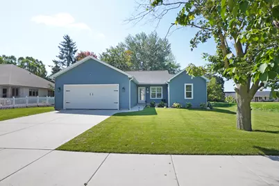 623 W Prospect St, Hartford, WI 53027 - Photo 3