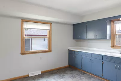 4149  Lasalle St, Racine, WI 53402 - Photo 5