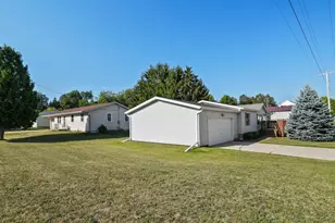 304 Park Ln, Mishicot, WI 54228 - Photo 5