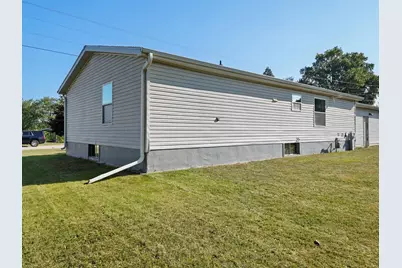 304  Park Ln, Mishicot, WI 54228 - Photo 3