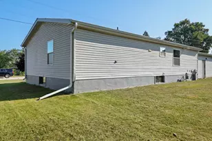 304 Park Ln, Mishicot, WI 54228 - Photo 3