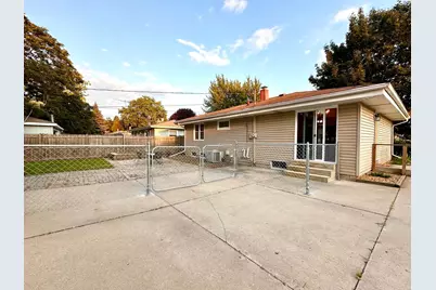 2622  6 Mile Rd, Racine, WI 53402 - Photo 17