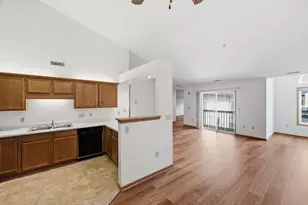 6105 S Creekside Dr, Cudahy, WI 53110 - Photo 11
