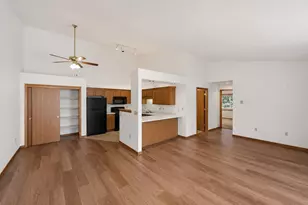 6105 S Creekside Dr, Cudahy, WI 53110 - Photo 3