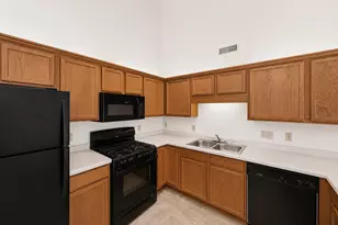 6105 S Creekside Dr, Cudahy, WI 53110 - Photo 13