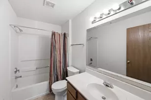 6105 S Creekside Dr, Cudahy, WI 53110 - Photo 23