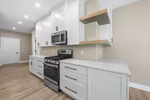 W332N4518 Grace Ct, Nashotah, WI 53058 - Photo 5