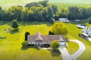 8651 Fieldstone Ct, Burlington, WI 53105 - Photo 1