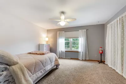 2114  Somerset Ct, Waukesha, WI 53186 - Photo 9