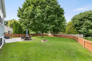 2114 Somerset Ct, Waukesha, WI 53186 - Photo 17