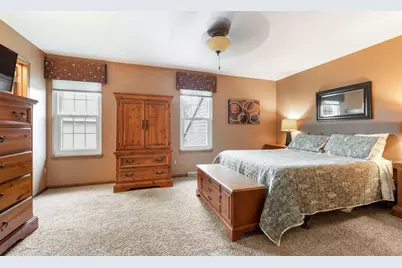 2114  Somerset Ct, Waukesha, WI 53186 - Photo 7