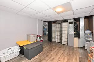 8113 W Townsend St, Milwaukee, WI 53222 - Photo 23