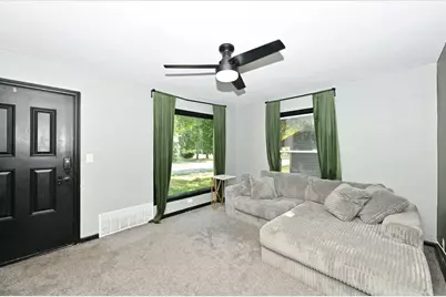 8113 W Townsend St, Milwaukee, WI 53222 - Photo 7