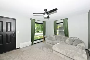 8113 W Townsend St, Milwaukee, WI 53222 - Photo 7