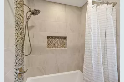 8510 W Hawthorne Rd, Mequon, WI 53097 - Photo 25