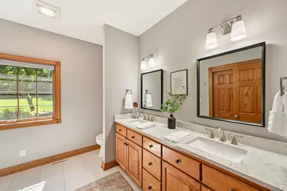 8510 W Hawthorne Rd, Mequon, WI 53097 - Photo 19