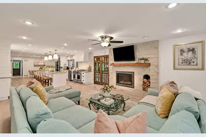 10270 N Range Line Ct, Mequon, WI 53092 - Photo 17