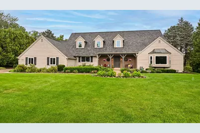 10270 N Range Line Ct, Mequon, WI 53092 - Photo 1
